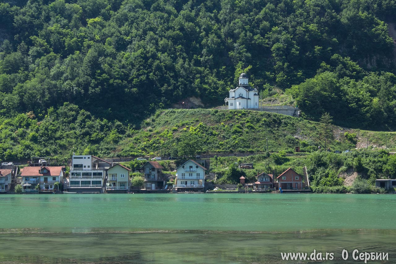 Православный храм на босанском берегу
