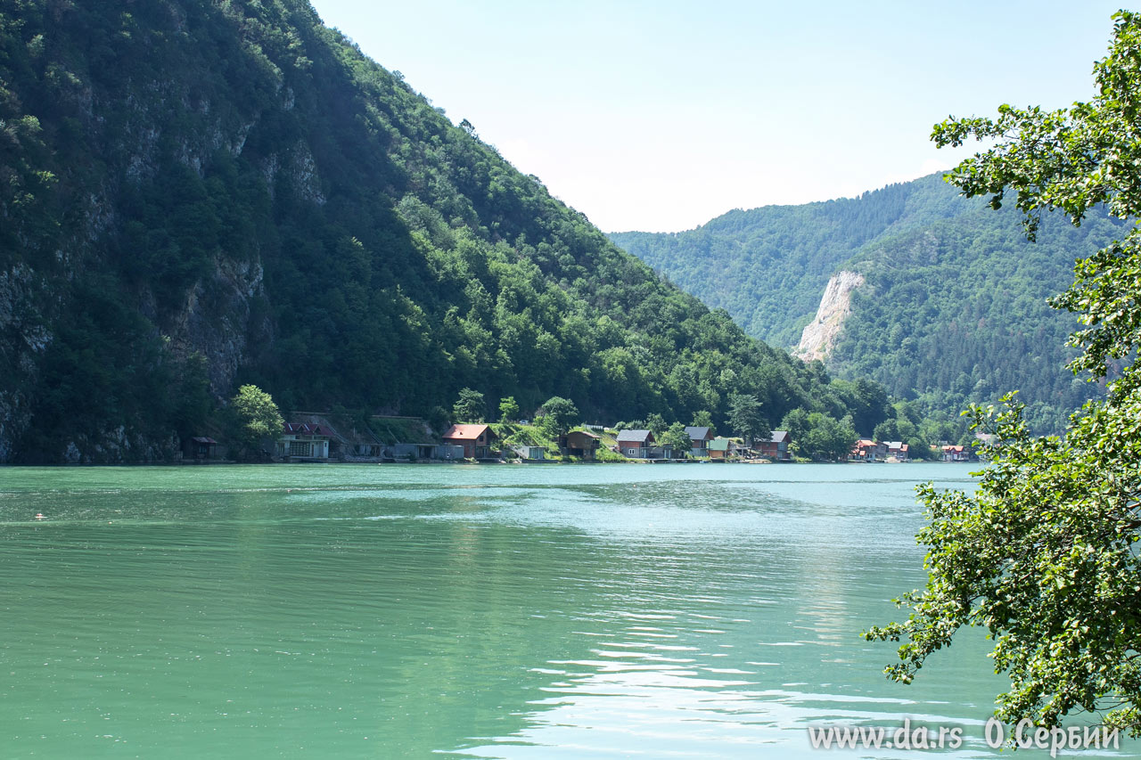 У излучины реки