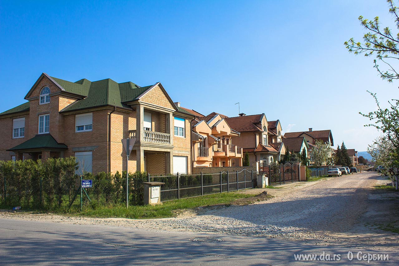 Улица в пригороде Нови Сада