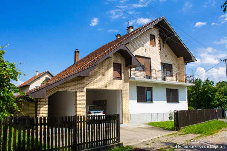 Отличный дом с хорошим расположением в городе Лозница