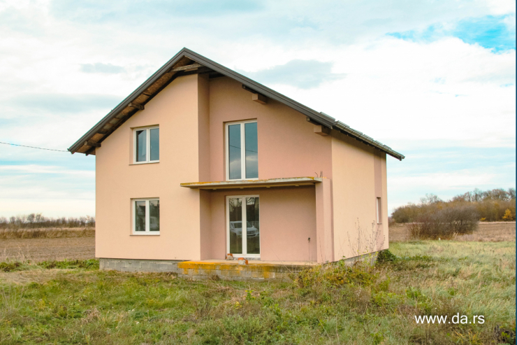 Новый дом в пригороде Лозницы